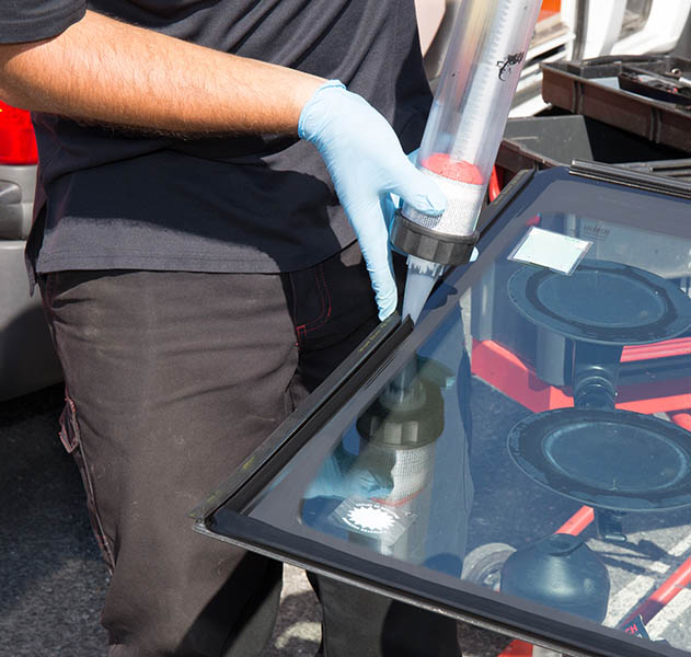 Real Mechanics changing the broken windshield of car